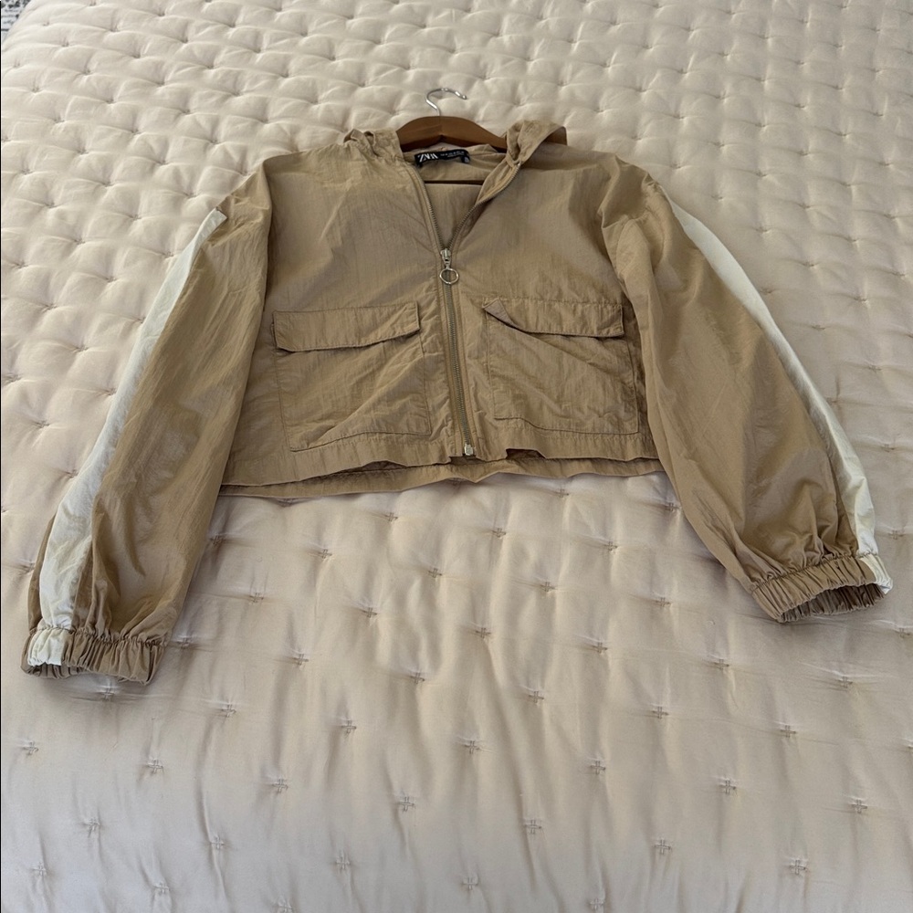 ZARA Cropped Hooded Windbreaker Jacket Beige Zip Women’s M